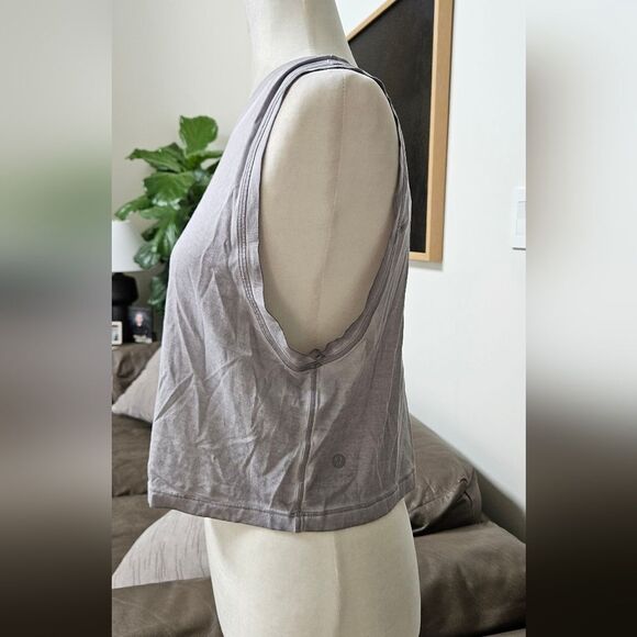 Lululemon Cropped Gray Sleeveless Women's Top - Picture 3 of 3